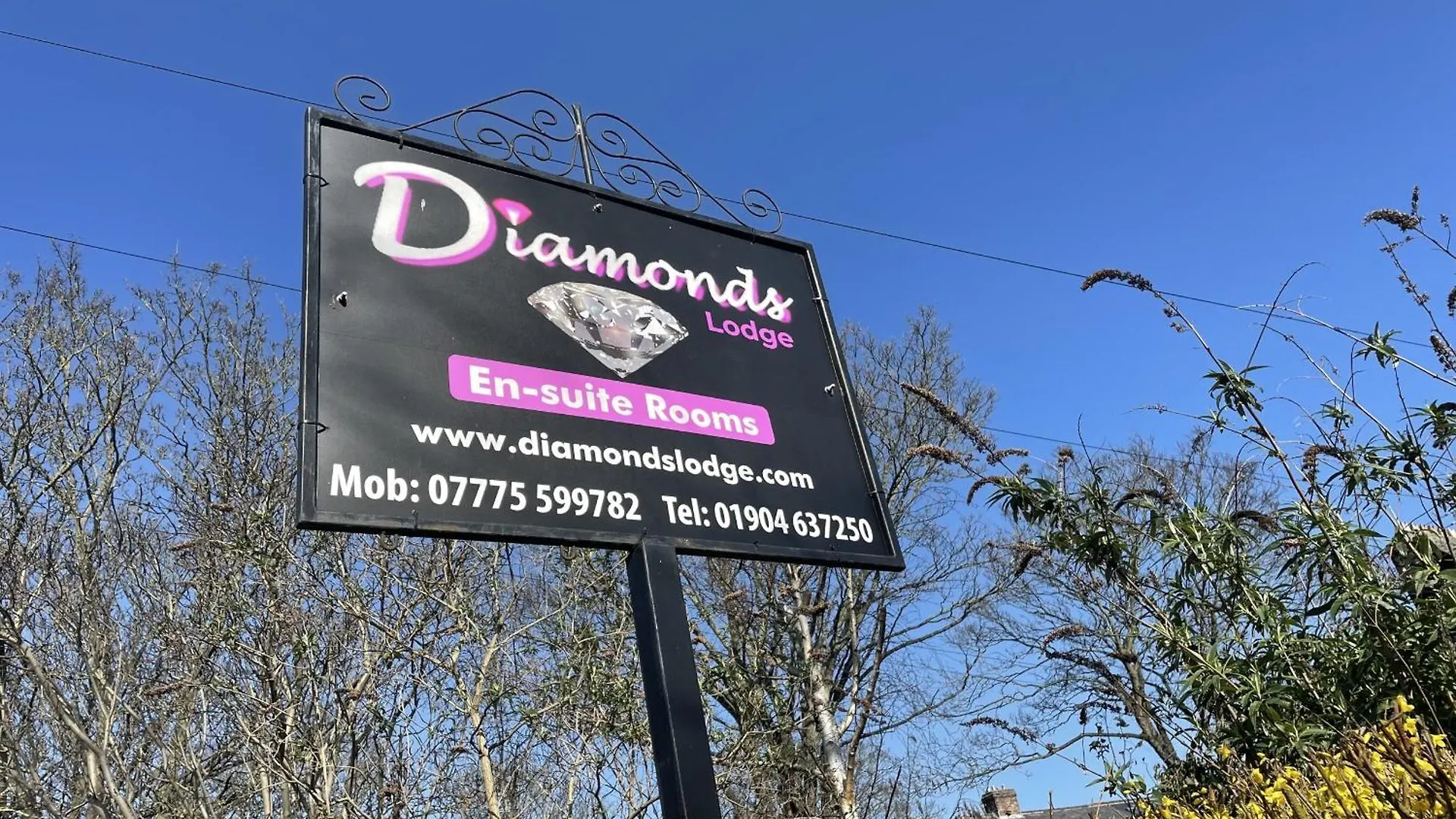 Diamonds Lodge Near York Hospital