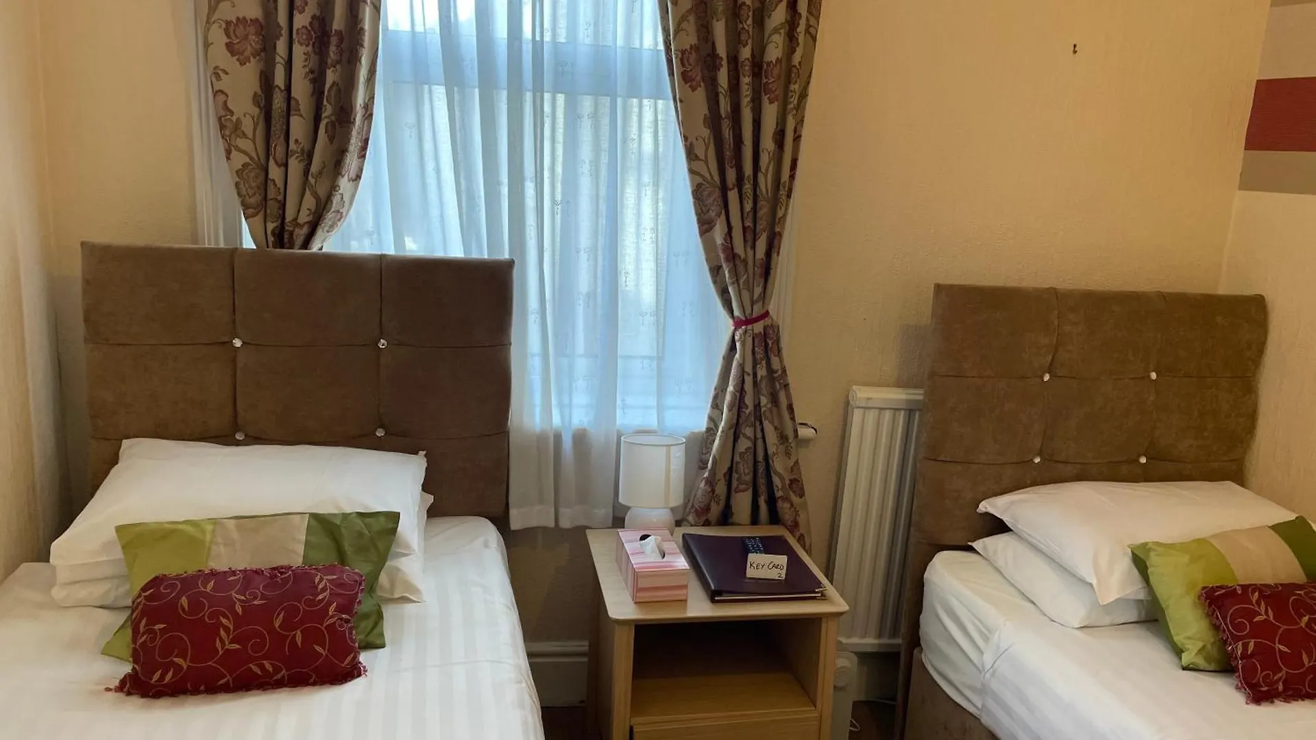 Diamonds Lodge Near York Hospital Affittacamere
