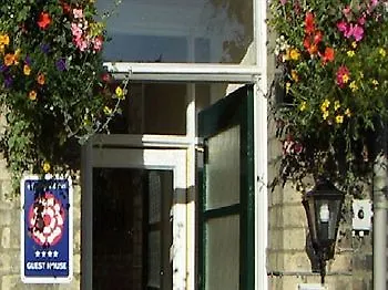 Diamonds Lodge Near York Hospital Affittacamere