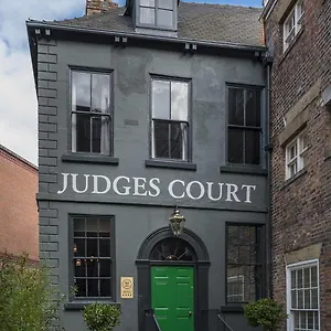 Affittacamere Judges Court