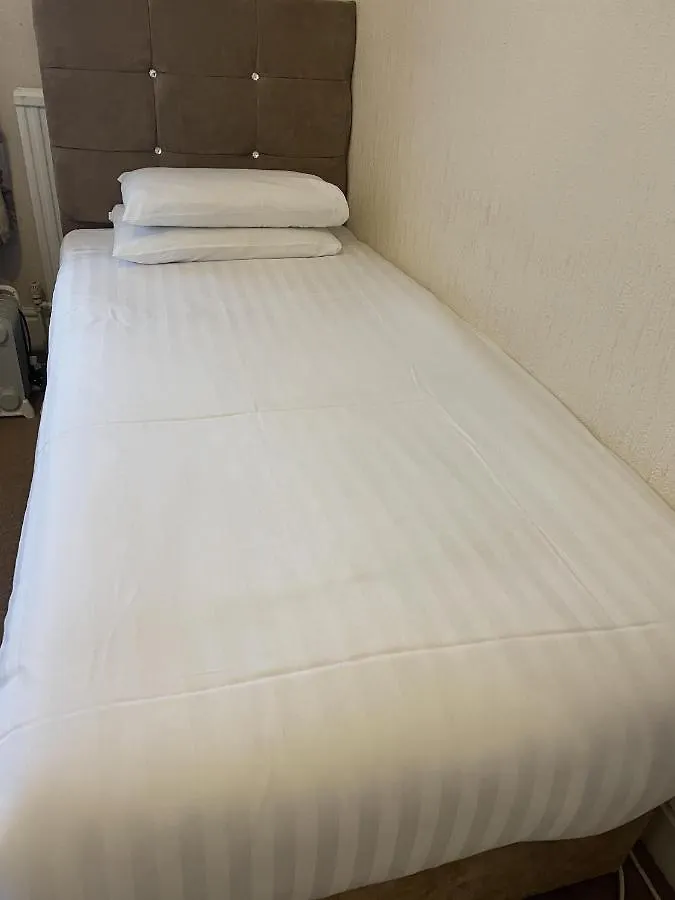Guest house Diamonds Lodge Near York Hospital