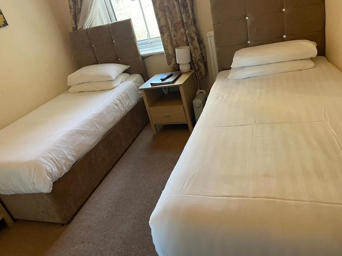 Guest house Diamonds Lodge Near York Hospital